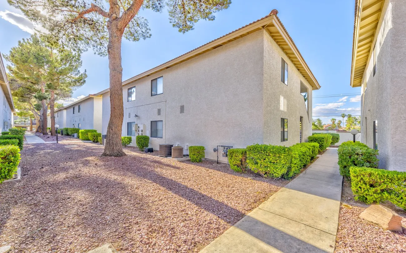 property-media-3